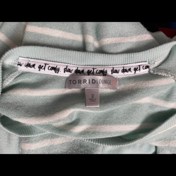Very soft Torrid Sweater - Picture 5 of 5